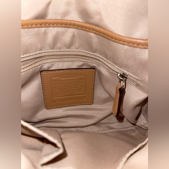 Coach Soho 2007 vintage bag!
Like new! - Picture 3 of 9